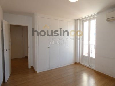 Alquiler piso en alquiler , con 90 m2, 2 habitaciones y 2 baños, aire acondicionado y calefacción individual eléctrica. en Madrid