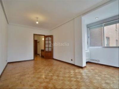Alquiler piso en calle de maqueda 119 piso con 3 habitaciones con ascensor y aire acondicionado en Madrid