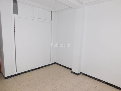 Alquiler piso en calle oviedo piso con 3 habitaciones en San Juan de Aznalfarache