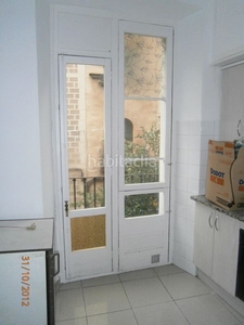 Alquiler piso en carrer de besadó 1 pis de 2 habt a la rambla (barri vell) en Girona