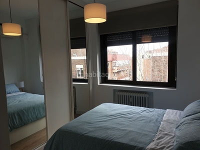 Alquiler piso en hispanoamerica, 70 m2, 2 dormitorios, 1 baños, 1.000 euros en Madrid