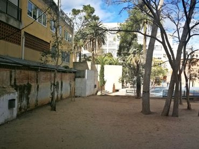 Alquiler piso reformado-5 habitaciones y 2 baños- gran terraza.pk incluido en Barcelona