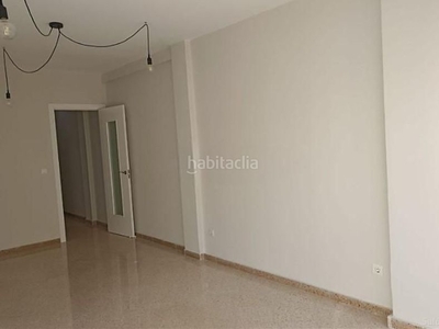 Alquiler piso reformado y sin amueblar cerca del hospital civil en Málaga