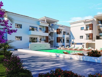 Apartamento con 3 habitaciones con parking, piscina, aire acondicionado, vistas al mar y vistas a la montaña en Fuengirola