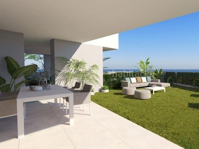 Apartamento con 3 habitaciones con parking, piscina, aire acondicionado y vistas al mar en Manilva