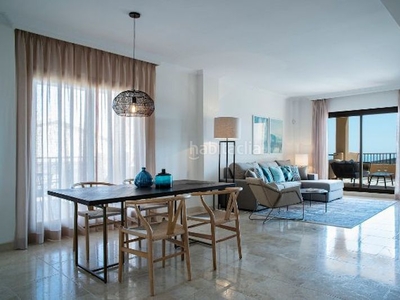 Apartamento s bellamente renovados, vistas al mar, en las colinas, benahavis, marbella en Benahavís