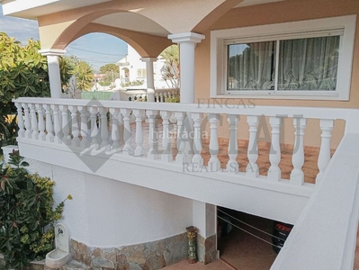 Casa adosada casa pareada en mas d'en serra con jardín y piscina. en Sant Pere de Ribes