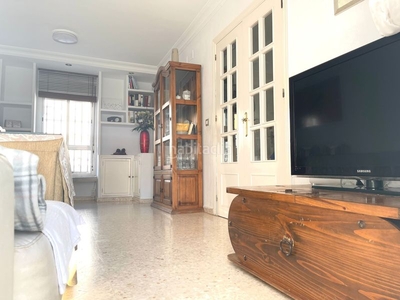 Casa adosada con 3 habitaciones con aire acondicionado en Sanlúcar la Mayor