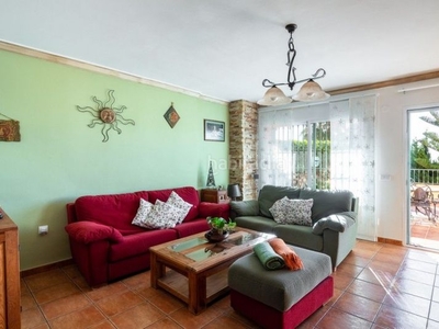 Casa adosada con 4 habitaciones con parking y aire acondicionado en Benalmádena
