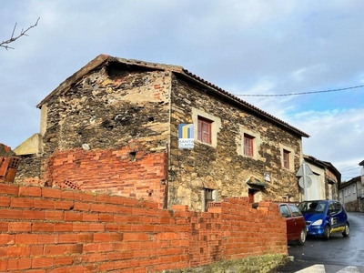 Casa con terreno en Ferreruela