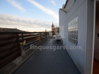 Casa pareada con 4 habitaciones con parking, piscina, calefacción, aire acondicionado y jardín en Cervelló