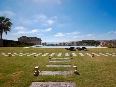 Chalet con 5 habitaciones amueblado con parking, piscina, aire acondicionado, jardín y vistas al mar en Casares
