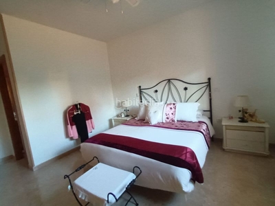 Chalet independiente con piscina y cuatro dormitorios en Ventas de Retamosa (Las)