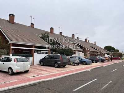 Chalet pareado de esquina en el señorio con zonas comunitarias. ¡sin comision de agencia! . en Illescas