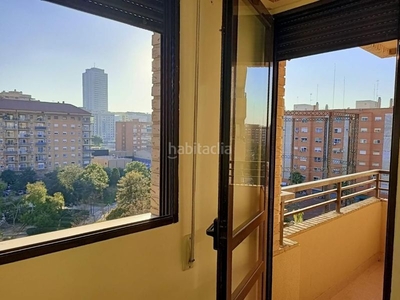 Piso con 3 habitaciones con ascensor y aire acondicionado en Valencia