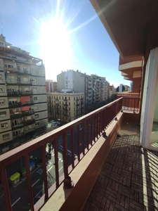 Piso en alquiler en La Maternitat i Sant Ramon de 3 habitaciones con balcón y ascensor