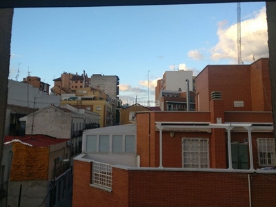 Piso en calle castilla bonito piso exterior, luminoso y reformado en Madrid