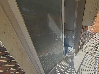 Piso en calle de torrevieja 6 piso con 3 habitaciones en Madrid