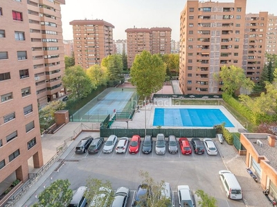 Piso en calle del arzobispo morcillo 22 piso con 4 habitaciones con ascensor, parking, piscina y aire acondicionado en Madrid
