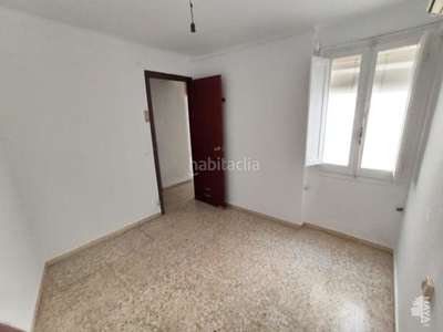 Piso tercero con 3 habitaciones y terraza en Bítem Tortosa