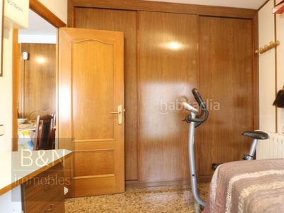 Piso ¡ un hogar que luce lleno de vida, donde reina la personalidad natural de la madera ! en Terrassa