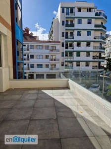Se alquila apartamento centro con terraza
