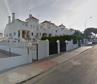 Alquiler Casa adosada en Avenida Playas de Cartaya Cartaya. Buen estado con balcón 184 m²