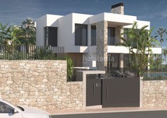 Chalet villas de lujo de nueva construcción de 4 y 5 dormitorios cerca de la playa en la cala en Mijas