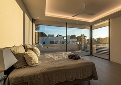 Chalet villa independiente de prestigio de nueva construcción de 5 dormitorios en la milla de oro, en Marbella