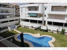 Venta Piso Vélez-Málaga. Piso de tres habitaciones en Avenida de Andalucía. Plaza de aparcamiento con terraza