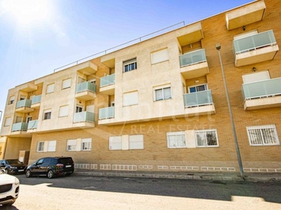 Apartamento con 3 dormitorios y 2 baños en alquiler en Los Montesinos, Alicante