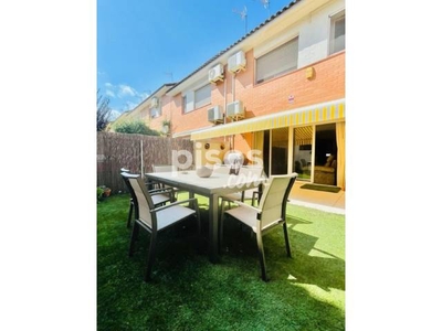 Casa adosada en venta en Carrer de la Font del Ferro