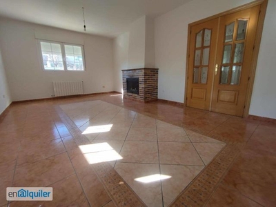 Casa / Chalet en alquiler en Torrejón del Rey de 266 m2