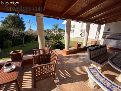 Casa de ensueño en Levantina Sitges con vistas impresionantes y piscina