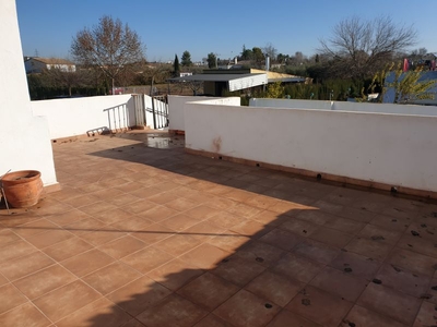 Venta de casa con piscina y terraza en Andújar