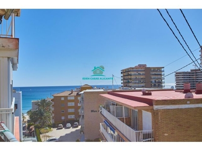 Apartamento de 2 dormitorios, 1 baño con gran terraza, vistas al mar y a 3 minutos a la playa