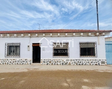 CASA DE 4 DORMITORIOS EN PLANTA BAJA EN ROLDÁN