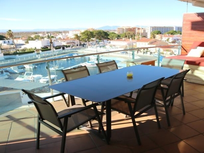 encantador apartamento, ubicado a solo 1500 metros de la hermosa playa de Santa Margarita Venta Roses