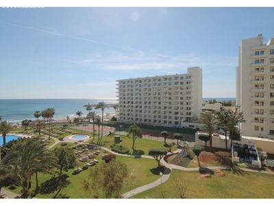 Estudio en primera linea de playa de la Carihuela, en el Hotel Sol Timor, con piscinas y parking