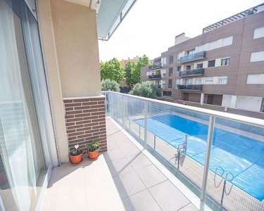 Piso en venta en Yebes - Valdeluz de 3 habitaciones con terraza y piscina