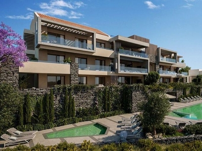 Venta de ático en Benahavís de 3 habitaciones con terraza y piscina