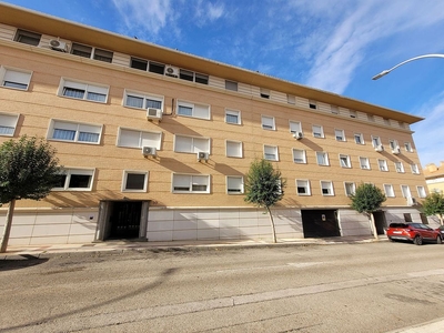 Venta de piso en calle Azuqueca de Henares de 4 habitaciones con terraza y garaje