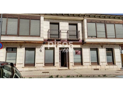 Casa adosada en venta en Calle de Ronda, 38 en Fuensaldaña por 316.000 €