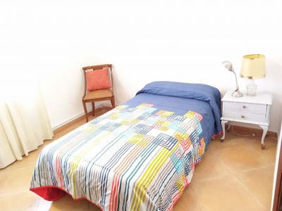 Habitaciones en Avda. Av. República Argentina, Cuenca, Cuenca Capital por 300€ al mes