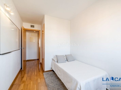 Piso con 3 habitaciones amueblado con ascensor, calefacción y aire acondicionado en Ripollet