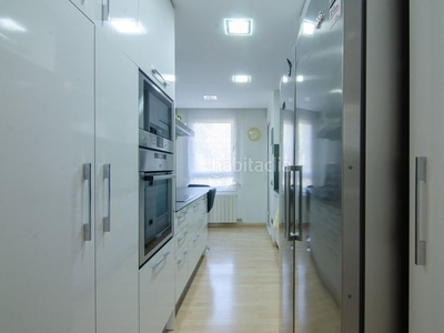 Piso con 3 habitaciones con ascensor, parking, calefacción y aire acondicionado en Sabadell