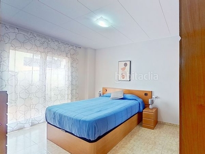 Piso con 3 habitaciones con calefacción y aire acondicionado en Cerdanyola del Vallès