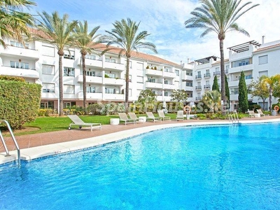 Apartamento en venta en Nueva Andalucía, Marbella