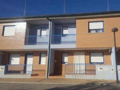 Casa adosada en venta en Nava del Rey