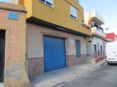 Local en venta en Cartagena de 66 m²